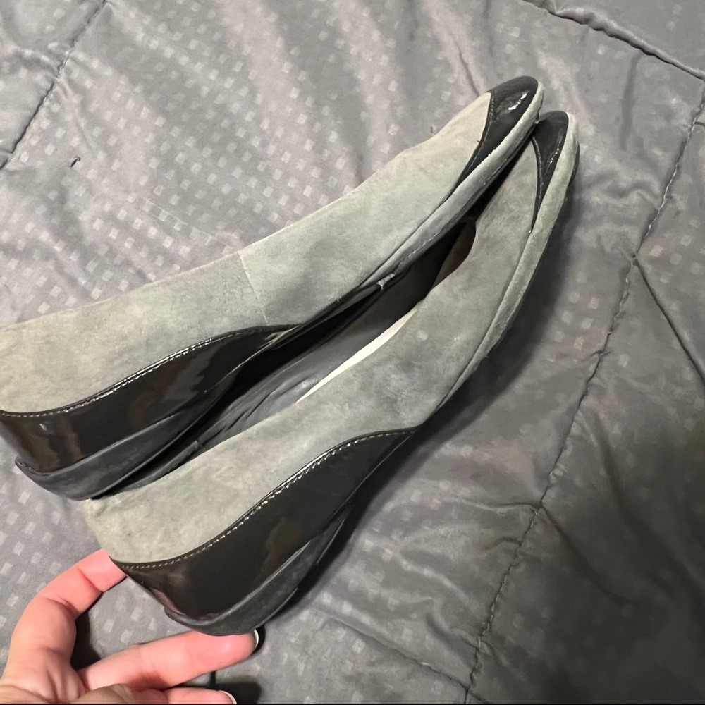 Kenneth Cole Run Away Gray Suede Patent Heel Cap Toe Flats size 8.5 - Picture 8 of 11